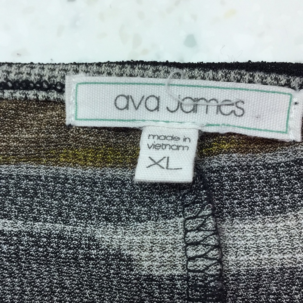 Women’s Ava James Peek-A-Boo Sleeve Tunic Top - Picture 8 of 8